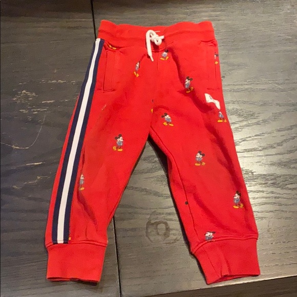 (1) Mickey Jogger (1) Mickey Mouse Shorts - Picture 2 of 3